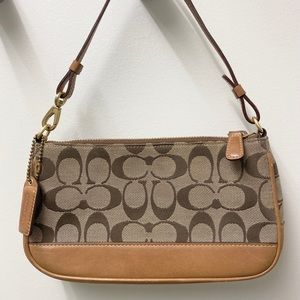 🌺 Vintage Coach Logo Handbag